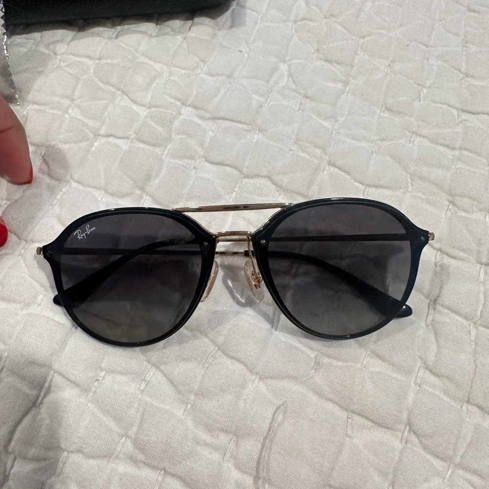 Women’s Rayban black and gold metal frame sunglasses. Gently used - Picture 2 of 7